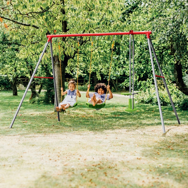 Intégrer une balançoire ou un trampoline dans son jardin